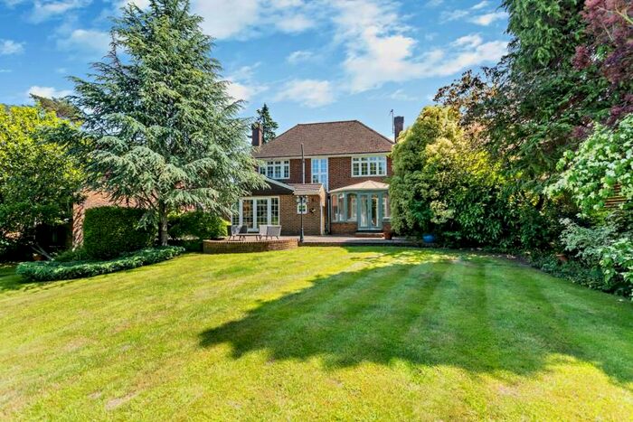 4 Bedroom Detached House To Rent In Old Hall Close, Pinner, HA5