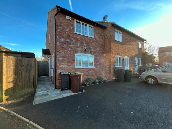 2 Bedroom Property To Rent In Falcon Way, Ashford, TN23