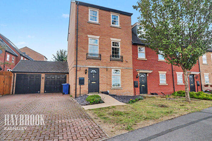 5 Bedroom Town House For Sale In Burntwood Road, Barnsley, S72