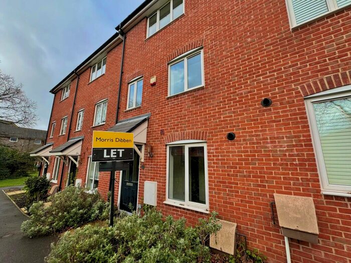 4 Bedroom Town House To Rent In Firecracker Drive, Locks Heath, SO31