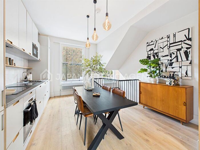 3 Bedroom Maisonette To Rent In Downham Road, London, N1