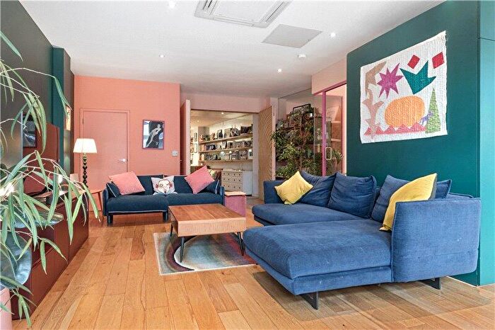 2 Bedroom Apartment For Sale In Steedman Street, London, SE17