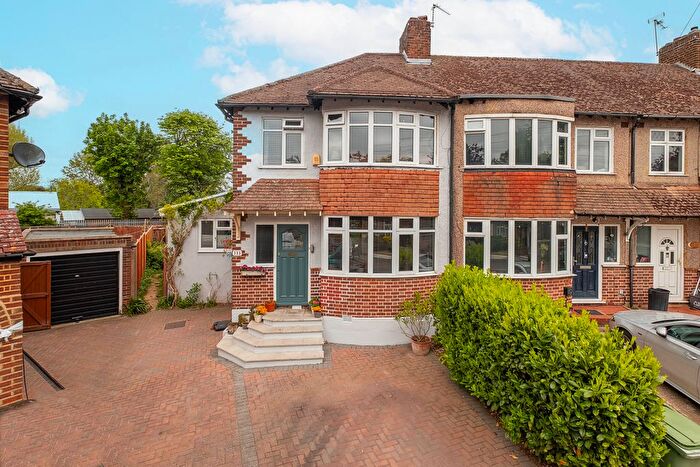 3 Bedroom End Of Terrace House For Sale In Wills Crescent, Hounslow, TW3