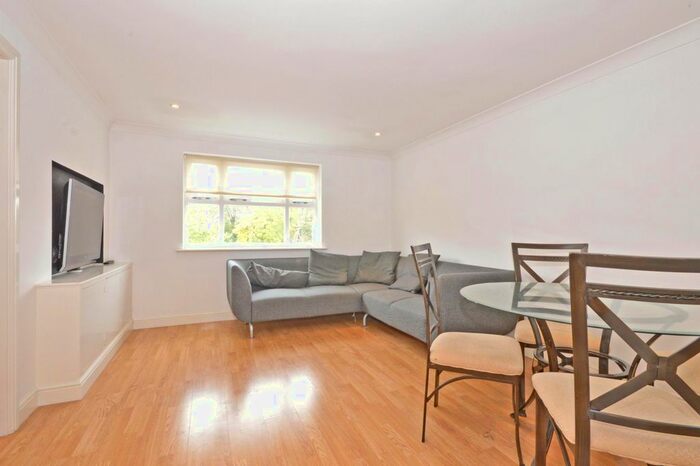 2 Bedroom Flat To Rent In Massingberd Way, London, SW17
