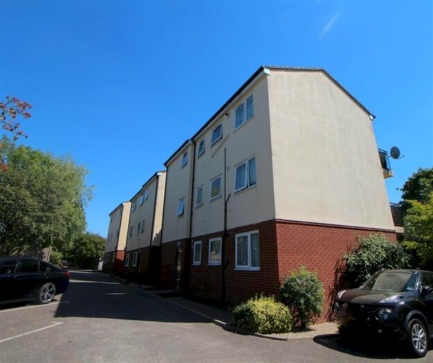 1 Bedroom Flat To Rent In Shelley Court, Waltham Abbey, EN9