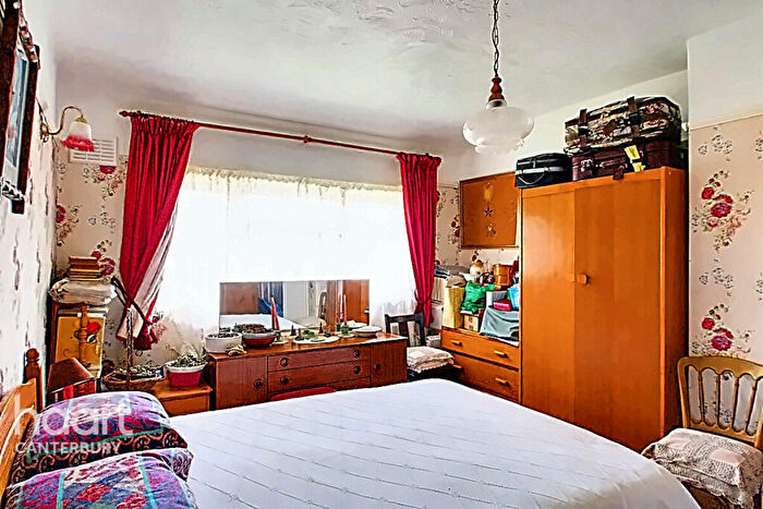 3 Bedroom Semi-Detached House For Sale In Cobham Close, Canterbury, CT1