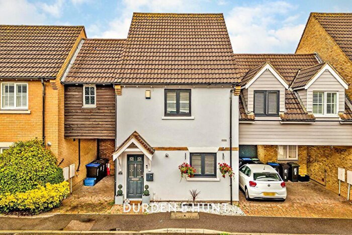 3 Bedroom Link Detached House For Sale In Retreat Way, Chigwell, IG7