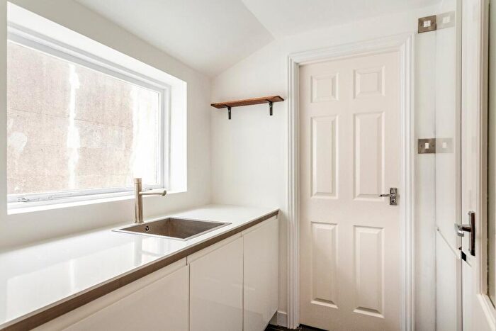 1 Bedroom Apartment For Sale In Rose Hill Close, Brighton, BN1