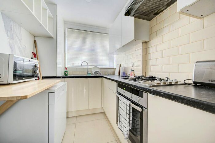 2 Bedroom Flat To Rent In Wyfold Road, Munster Village, London, SW6