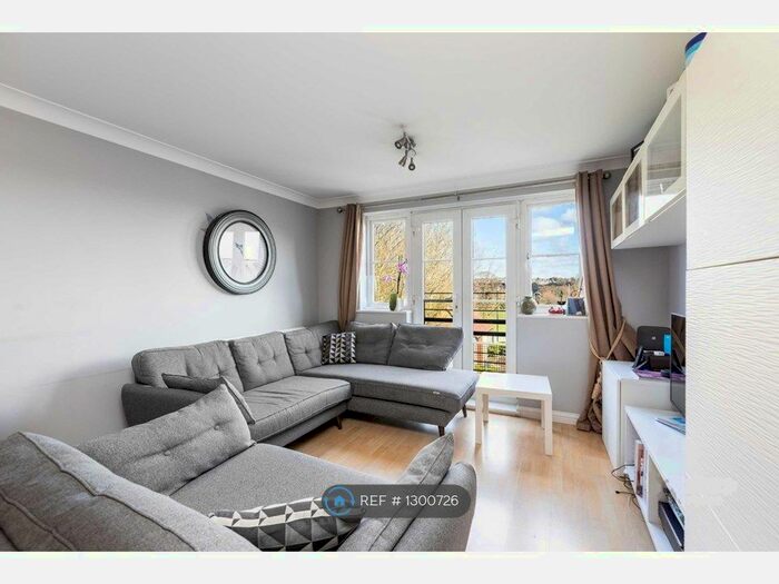 2 Bedroom Flat To Rent In Maddison Court, London NW4