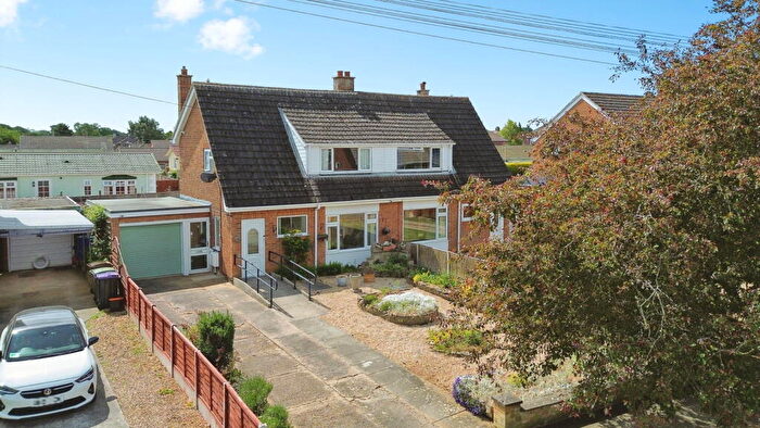 3 Bedroom Semi-Detached House For Sale In St. Denys Avenue, Sleaford, NG34