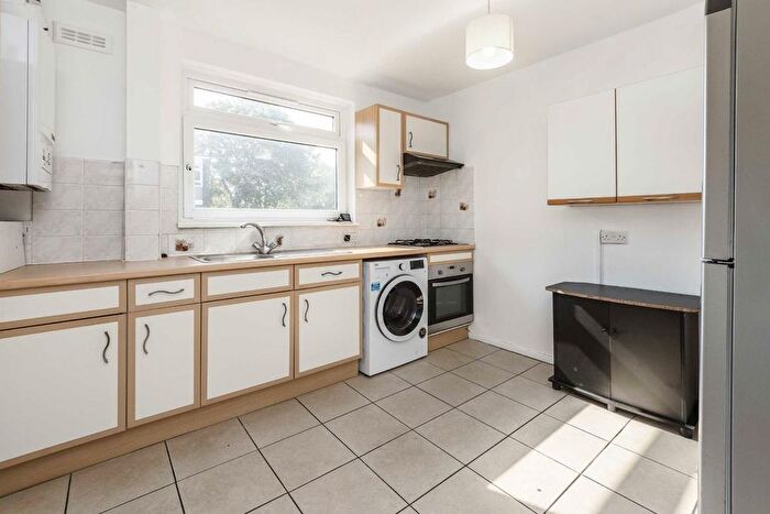 4 Bedroom Flat To Rent In Pathfield Road, Streatham, SW16