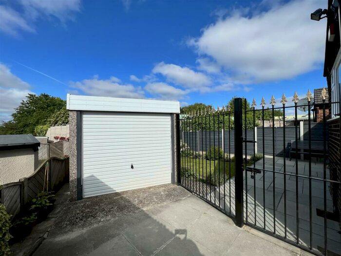 2 Bedroom Semi-Detached Bungalow For Sale In Shirley Avenue, Hyde, SK14