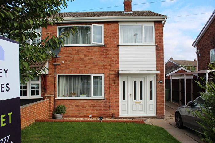 3 Bedroom Semi-Detached House To Rent In Bradford Road, Immingham, DN40