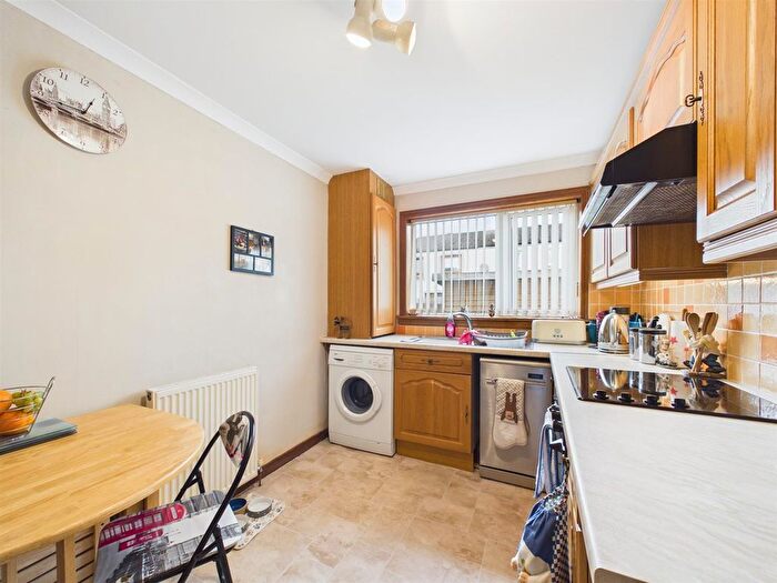 3 Bedroom Terraced House For Sale In Potterhill Gardens, Perth, PH2