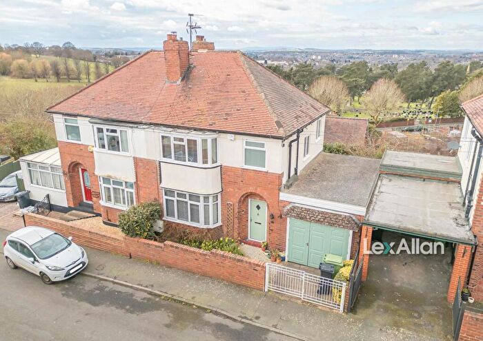 3 Bedroom Semi-Detached House For Sale In Monument Avenue, Wollescote, Stourbridge, DY9