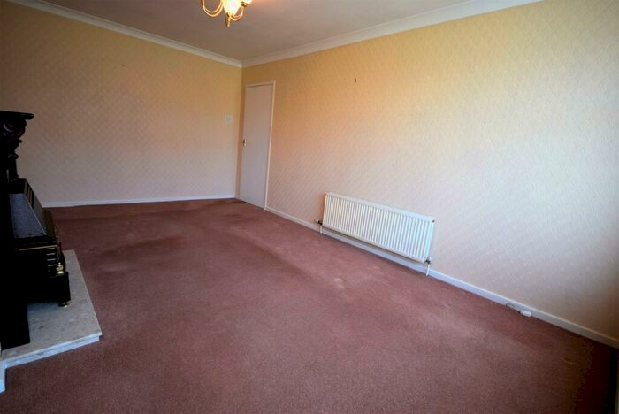 2 Bedroom Semi-Detached Bungalow For Sale In Danebury Road, Woodhouse, Brighouse, HD6