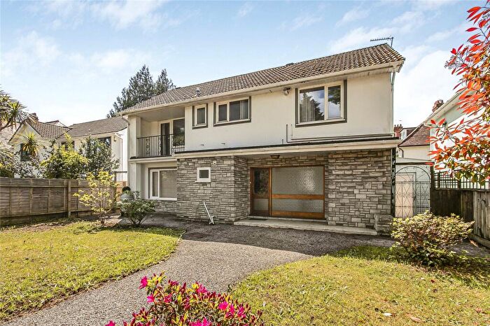 3 Bedroom Detached House For Sale In Wimborne Road, Talbot Woods, Bournemouth, BH3