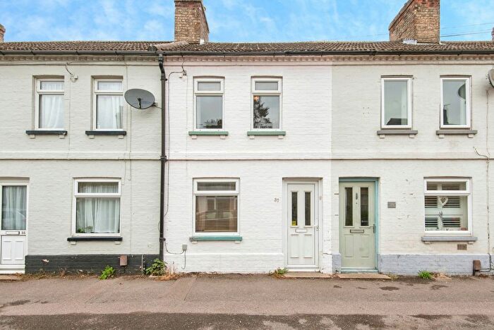 2 Bedroom Terraced House For Sale In Lawrence Road, Biggleswade, Bedfordshire, SG18