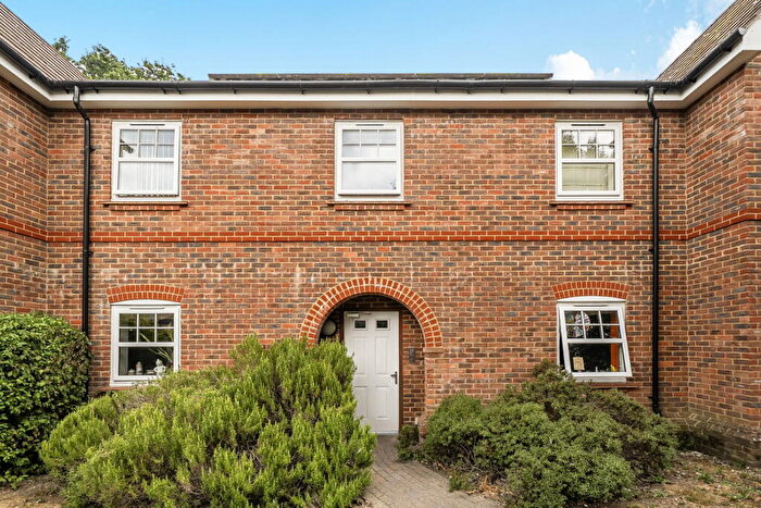2 Bedroom Flat For Sale In Barrowfields Close, West End, Southampton, SO30