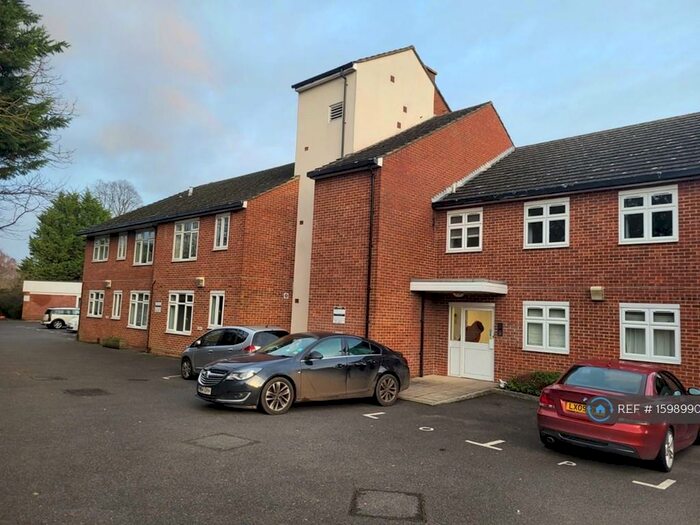 2 Bedroom Flat To Rent In The Fairfield, Farnham, Surrey, GU9