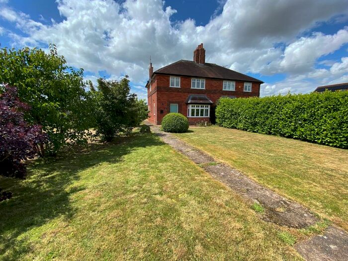 3 Bedroom Semi-Detached House For Sale In Ossington Road, Norwell, Newark, NG23