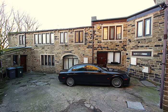 4 Bedroom Mews For Sale In Amp; Norton Fold, Bradford, BD2