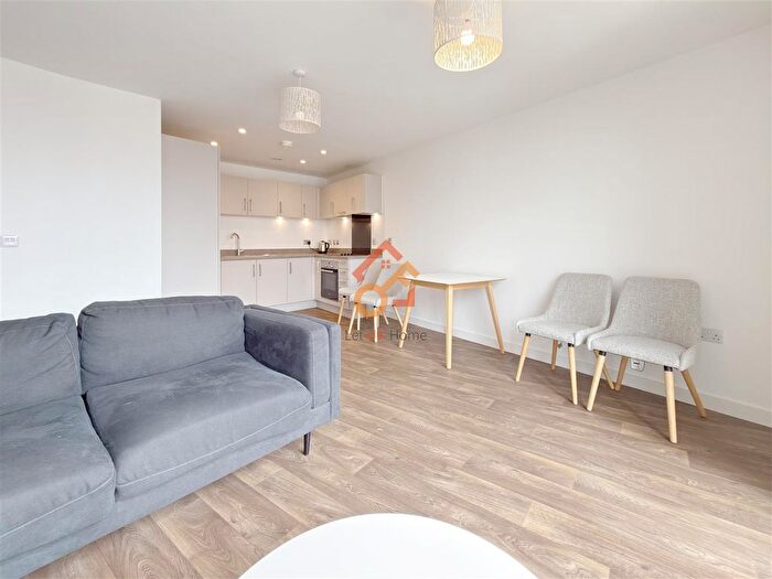 1 Bedroom Flat To Rent In Lincoln Apartments, Lexington Gardens, Birmingham, B15