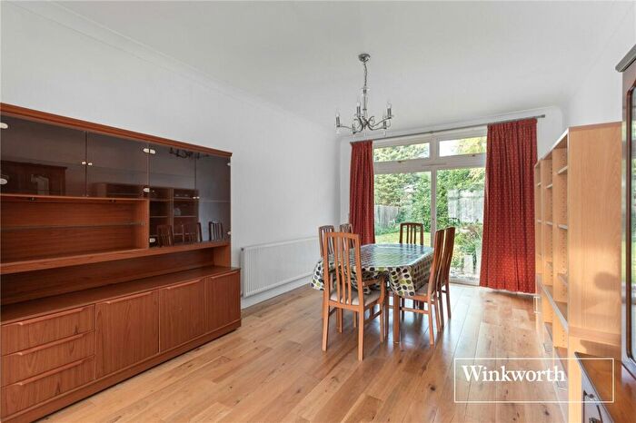 3 Bedroom End Of Terrace House For Sale In Cadogan Gardens, Finchley, London, N3