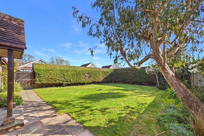 3 Bedroom Detached House For Sale In Sefton Avenue, Rose Green, PO21