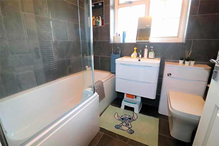 3 Bedroom Terraced House For Sale In Myrtle Close, Erith, DA8