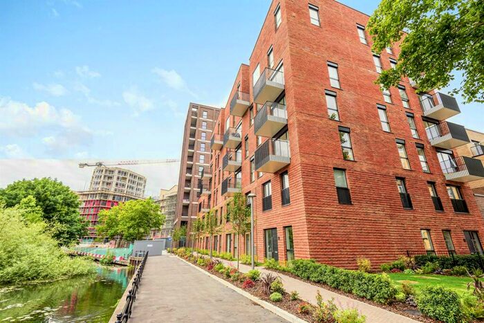 2 Bedroom Apartment To Rent In Joseph Huntley Walk, Reading, RG1