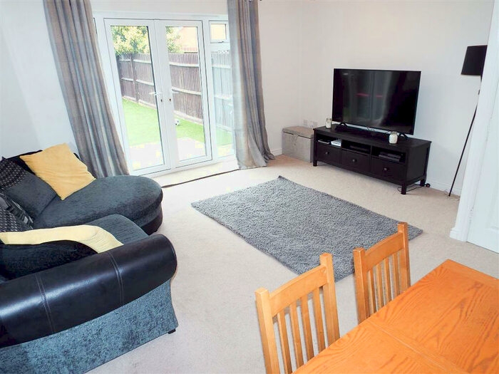 3 Bedroom Town House To Rent In Carlton Boulevard, Lincoln, LN2