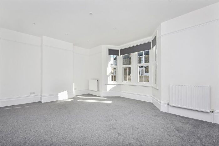 3 Bedroom Flat To Rent In High Street North, London, E6