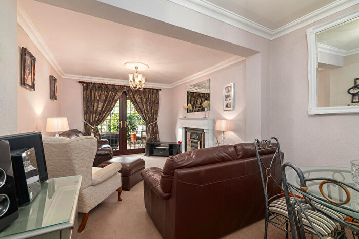 2 Bedroom Detached Bungalow For Sale In Great Cambridge Road, Waltham Cross, EN8