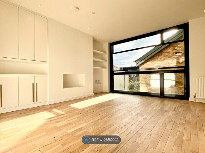 2 Bedroom Flat To Rent In Partridge Road, Cardiff, CF24