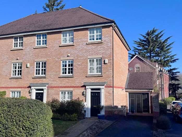 4 Bedroom Town House For Sale In Old College Road, Newbury, RG14