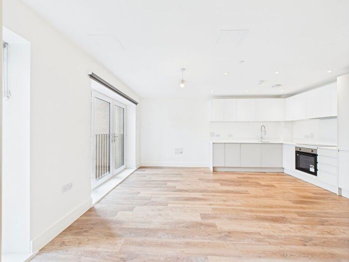 1 Bedroom Flat To Rent In Bath Road, Slough, Berkshire, SL1