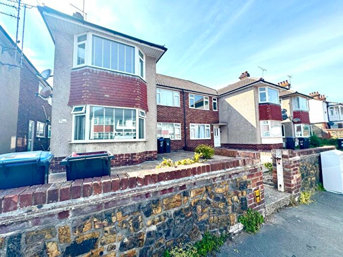 2 Bedroom Maisonette For Sale In Swinburne Avenue, Broadstairs, Kent, CT10