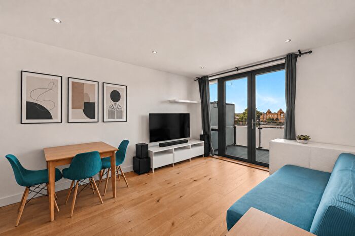 2 Bedroom Apartment For Sale In Lovelace Street, Haggerston, E8