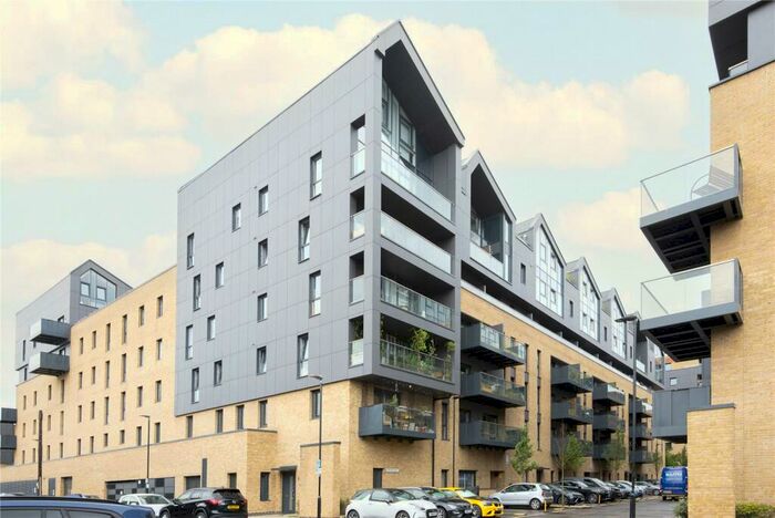 2 Bedroom Flat To Rent In Hoffmans Road, Walthamstow, London, E17