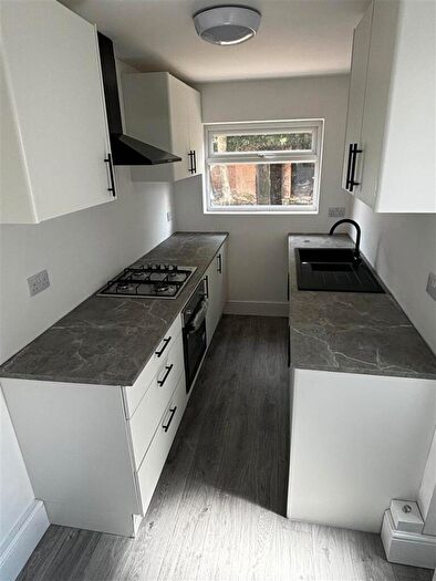 3 Bedroom Terraced House To Rent In * Bed* Newton Street, Mansfield, NG18