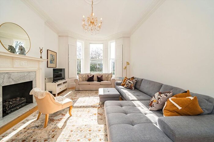 3 Bedroom Maisonette For Sale In St. James's Gardens, Holland Park, W11