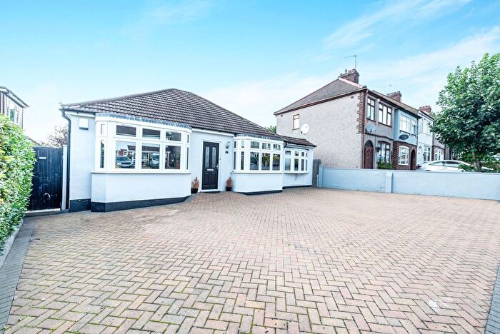 4 Bedroom Bungalow For Sale In Mount Pleasant Road, Collier Row, Romford, Havering, RM5