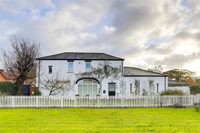 4 Bedroom Detached House For Sale In Village Road, Clifton Village, NG11