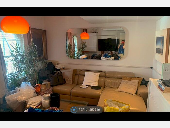 2 Bedroom Flat To Rent In Vauxhall Grove, London, SW8