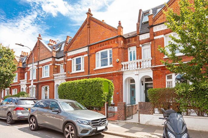 3 Bedroom Property For Sale In Bovingdon Road, Sands End, SW6