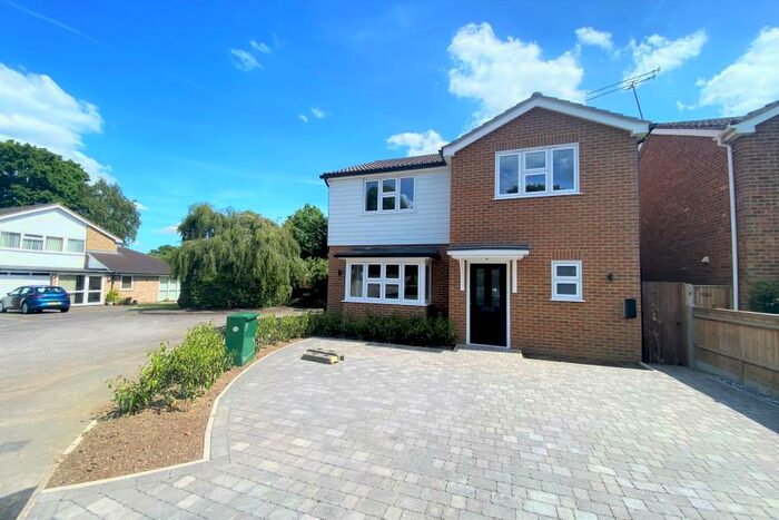 3 Bedroom Detached House To Rent In Woking, GU22