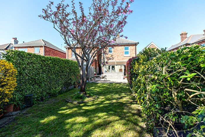 2 Bedroom Detached House For Sale In Stylish Detached House Castle Rd Winton, BH9