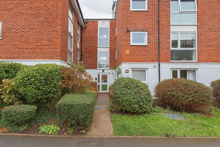 2 Bedroom Flat To Rent In Ravensmede Way, Chiswick, W4